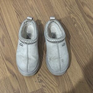 Lightly worn slippers